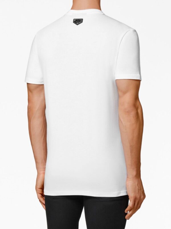 ⁦crystal-embellished skull cotton T-shirt⁩ - الصورة ⁦2⁩