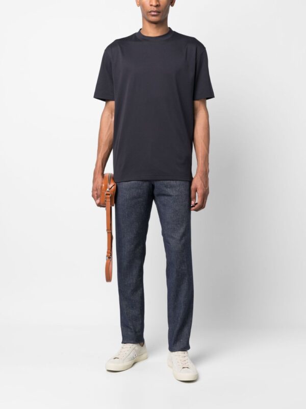 ⁦basic short-sleeved T-shirt⁩ - الصورة ⁦3⁩