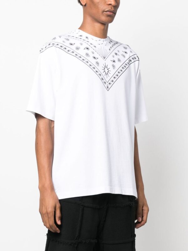 ⁦bandana-print cotton T-shirt⁩ - الصورة ⁦2⁩