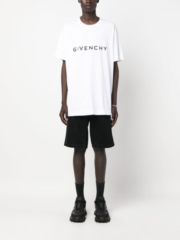 ⁦Archetype drop-shoulder T-shirt⁩ - الصورة ⁦2⁩