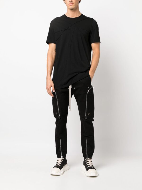 ⁦exposed-seam organic cotton T-shirt⁩ - الصورة ⁦2⁩