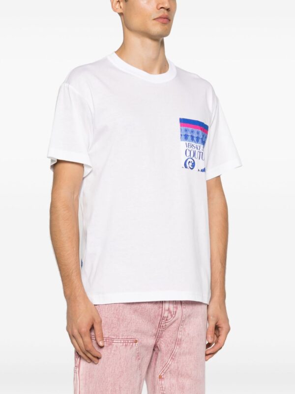 ⁦Barocco-print cotton T-shirt⁩ - الصورة ⁦3⁩