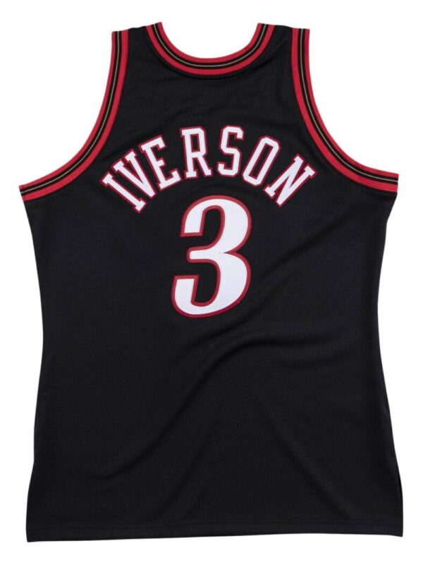 ⁦"NBA Philadelphia 76ers 97 Allen Iverson" authentic jersey⁩ - الصورة ⁦2⁩
