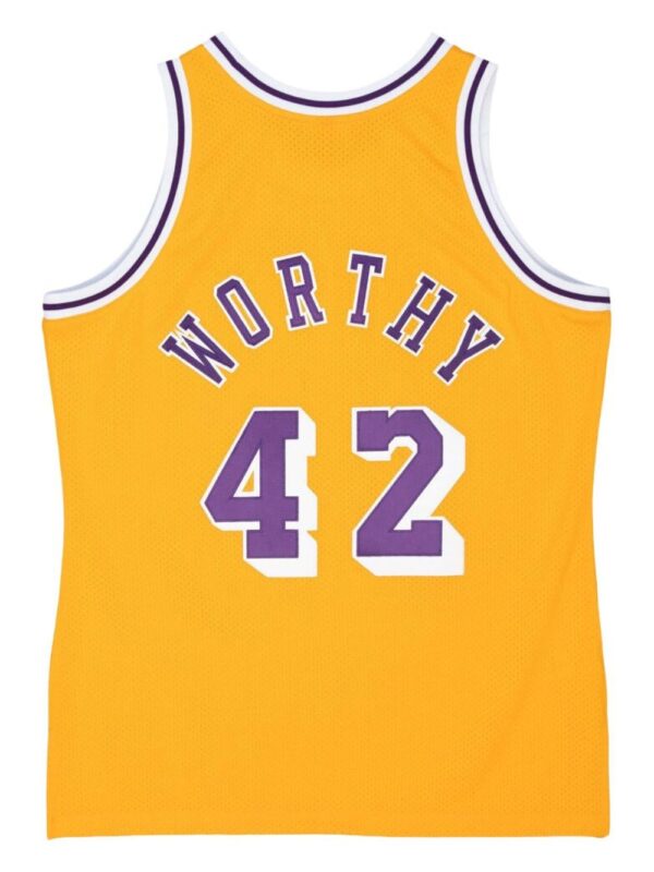 ⁦"NBA LA Lakers 84 James Worthy" authentic jersey⁩ - الصورة ⁦2⁩