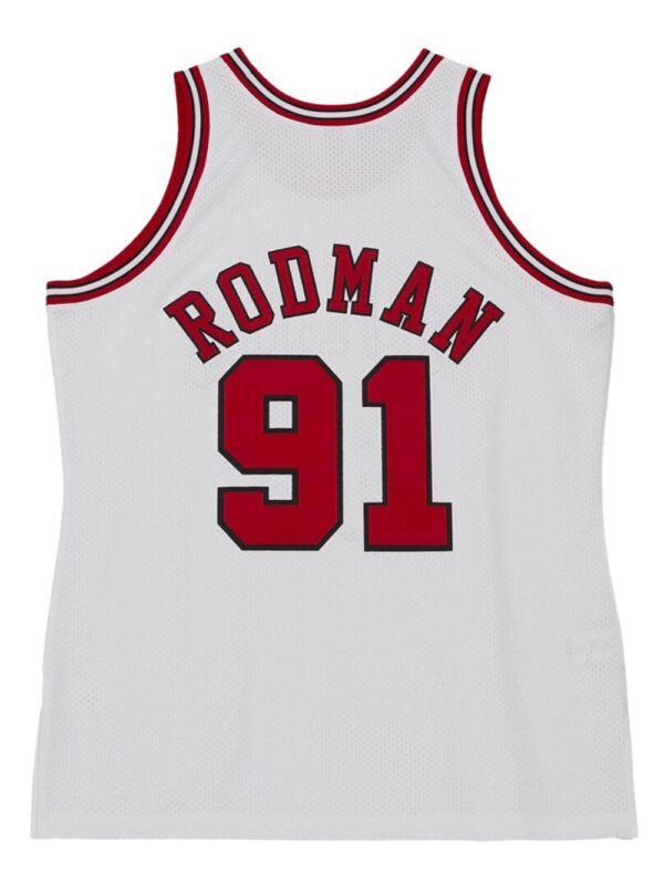 ⁦"NBA Chicago Bulls 1997 Dennis Rodman" home finals jersey⁩ - الصورة ⁦3⁩