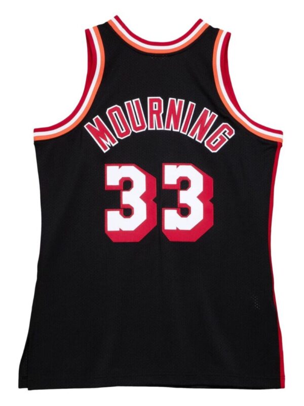 ⁦"NBA Miami Heat 96 Alonzo Mourning" authentic jersey⁩ - الصورة ⁦2⁩