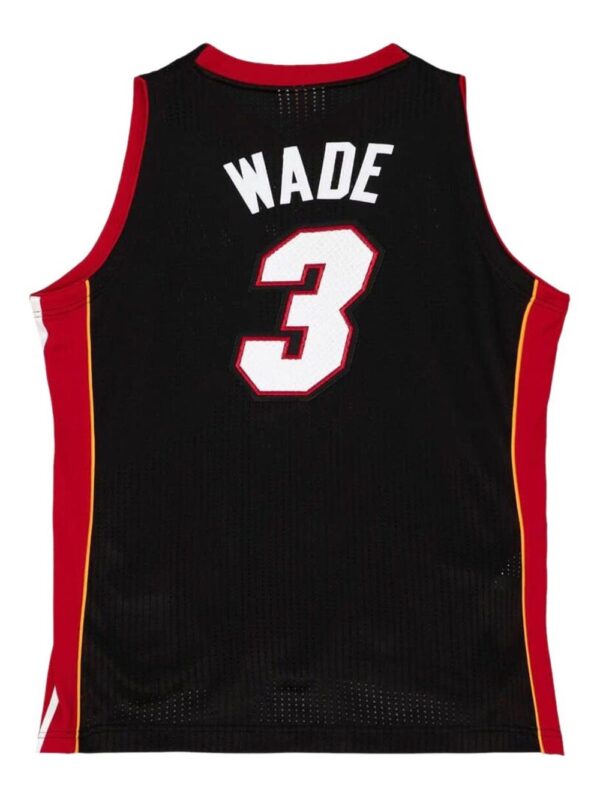 ⁦"NBA Miami Heat 2012 Dwyane Wade" road finals jersey⁩ - الصورة ⁦3⁩