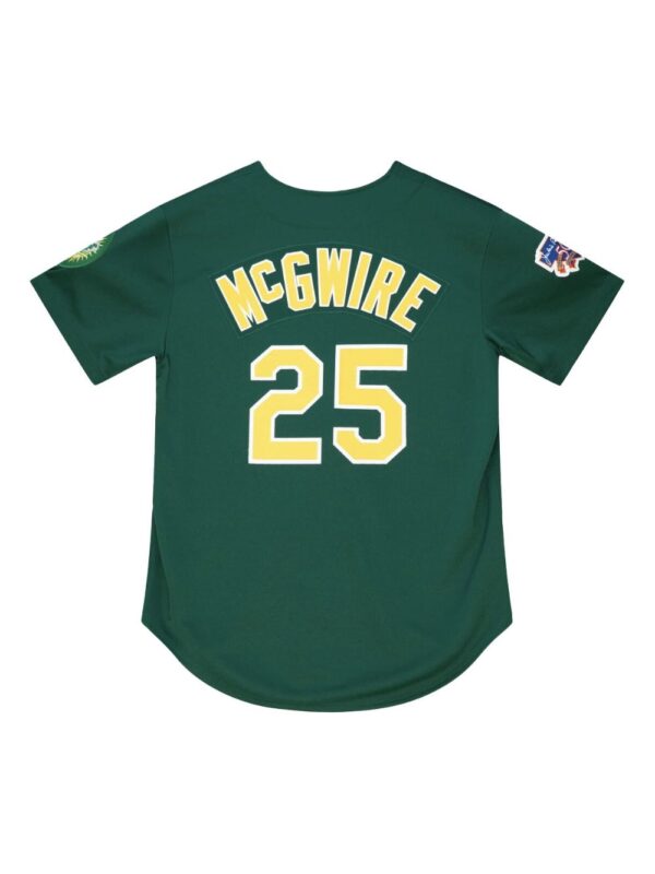 ⁦"NBA Oakland Athletics 1997 Mark McGwire" jersey T-shirt⁩ - الصورة ⁦2⁩
