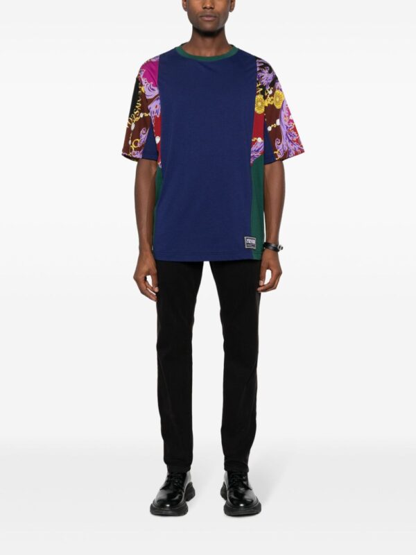 ⁦chain-print cotton T-shirt⁩ - الصورة ⁦4⁩