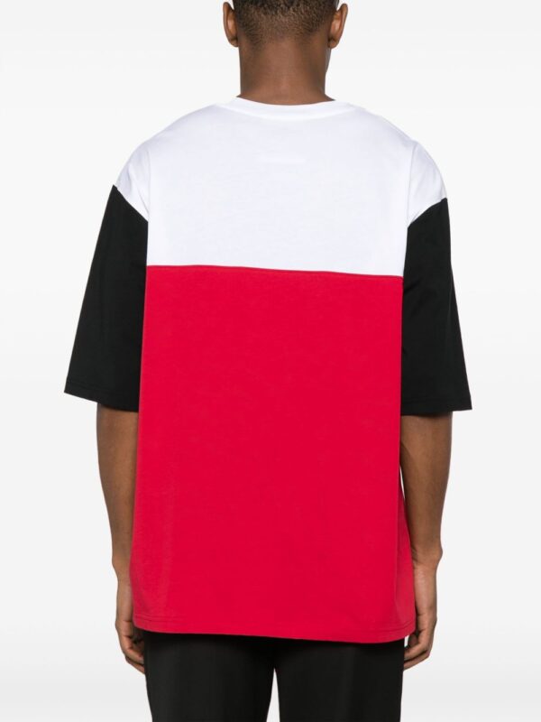 ⁦colour-block organic-cotton T-shirt⁩ - الصورة ⁦2⁩