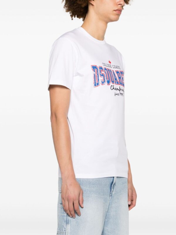 ⁦College logo-print T-shirt⁩ - الصورة ⁦3⁩