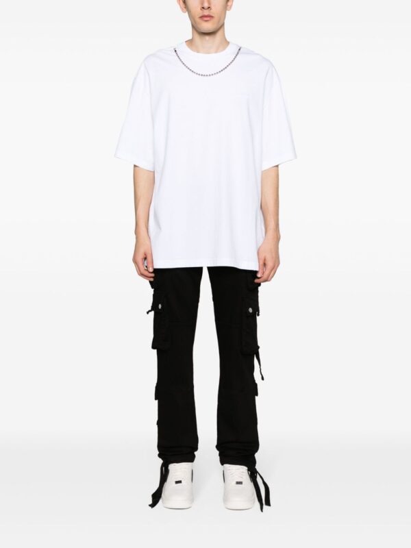 ⁦chain-detail logo-embroidered T-shirt⁩ - الصورة ⁦2⁩
