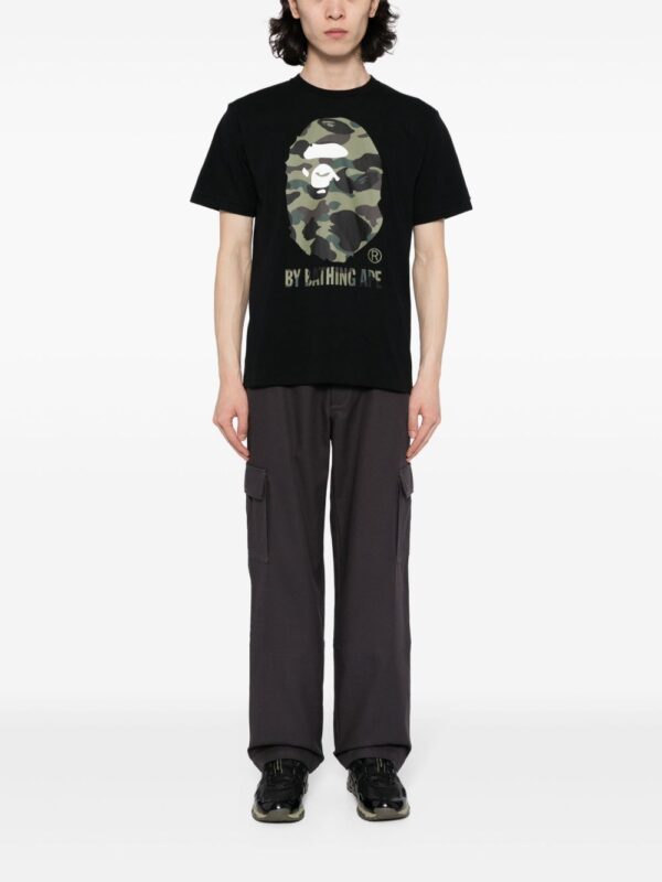 ⁦Camo Big Ape-print T-shirt⁩ - الصورة ⁦4⁩