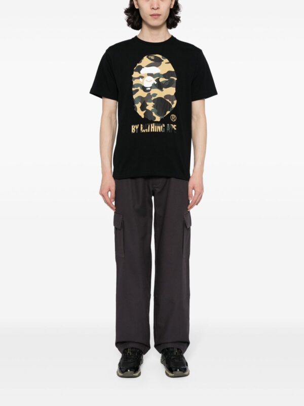 ⁦Camo Big Ape-print T-shirt⁩ - الصورة ⁦3⁩