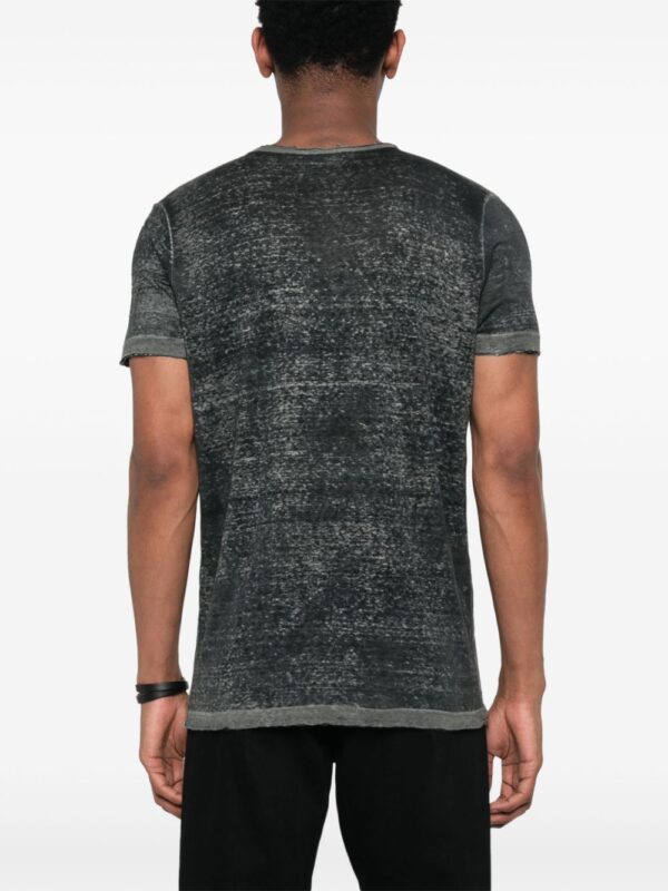 ⁦abstract-print linen T-shirt⁩ - الصورة ⁦2⁩
