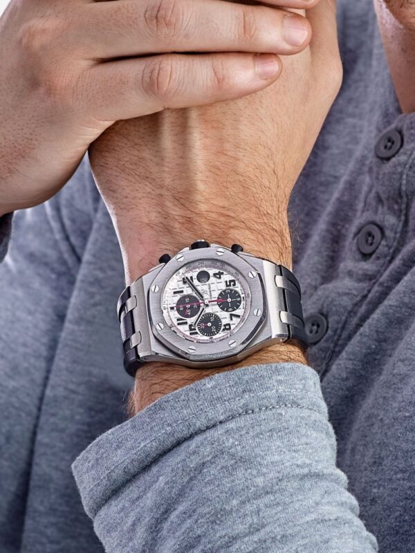 ⁦Audemars Piguet ساعة 'رويال أوك أوفشور كرونوغراف' كلاسيكية 42 ملم⁩ - الصورة ⁦5⁩