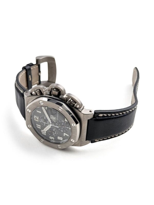⁦Audemars Piguet ساعة 'رويال أوك أوفشور كرونوغراف' كلاسيكية 48 ملم 2004⁩ - الصورة ⁦5⁩