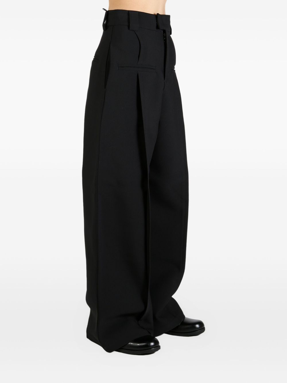 front-jetted pocket trousers