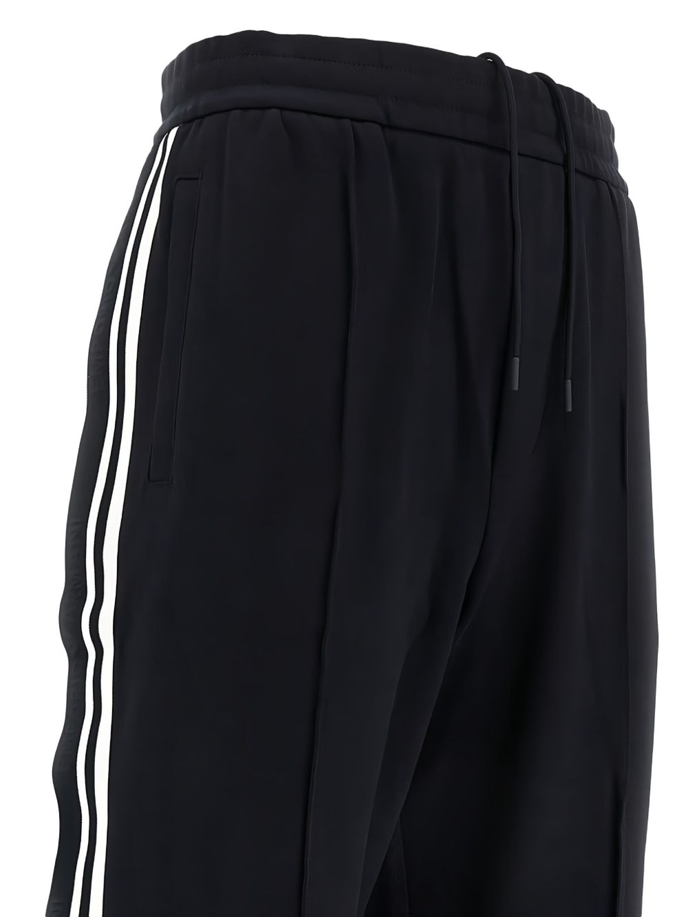 straight-leg trousers