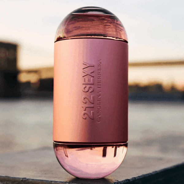 ⁦عطر سكسي 212 من كارولينا هريرا للنساء - او دي برفيوم⁩ - الصورة ⁦2⁩